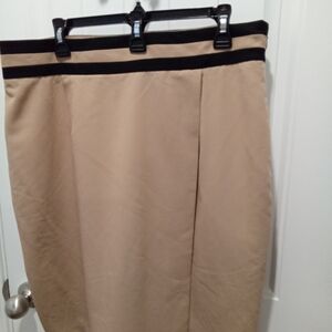 Worthington Plus Size 16 Business Casual Tan Mini Skirt with Black Trim